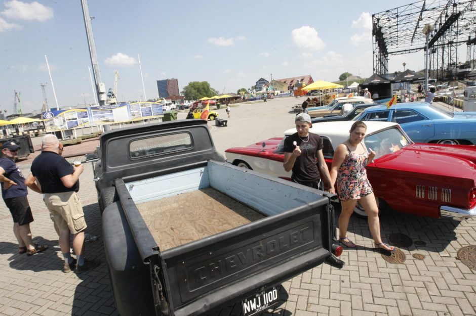 Žvejų šventę Klaipėdoje nuspalvino „Seni kibirai“