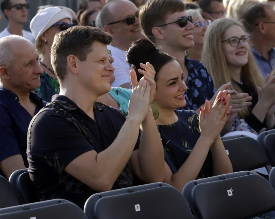 „Pažaislio liepų alėjos vakarai“: Karietų aikštę sudrebino „Antikvariniai Kašpirovskio dantys“