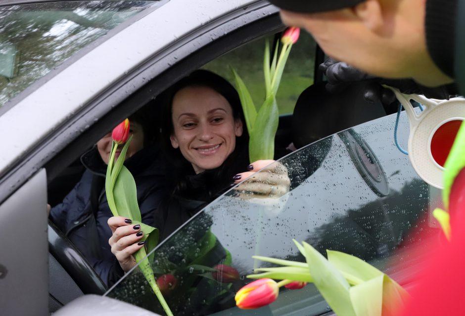 Tęsia tradiciją: Kovo 8-osios proga – išskirtinis pareigūnų dėmesys moterims