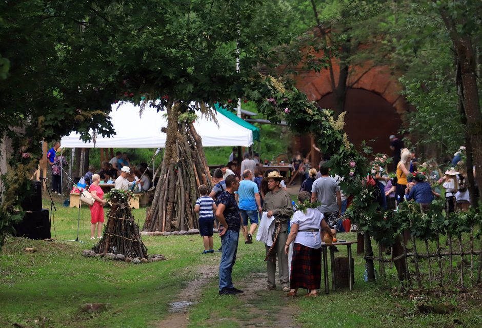 Bendruomenių Joninės sujungė tradicijų ir modernumo gijas