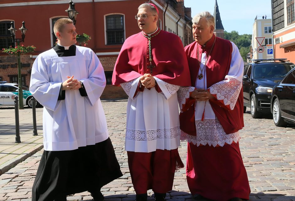 Arkivyskupas K. Kėvalas sutiktas Kauno katedroje: melskitės už mane!