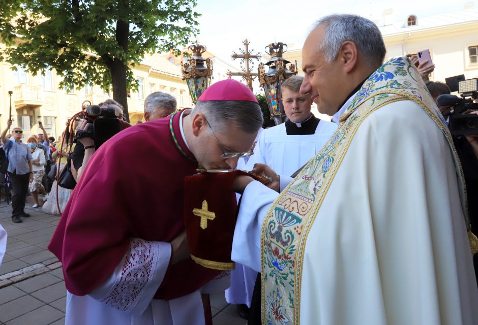 Arkivyskupas K. Kėvalas sutiktas Kauno katedroje: melskitės už mane!