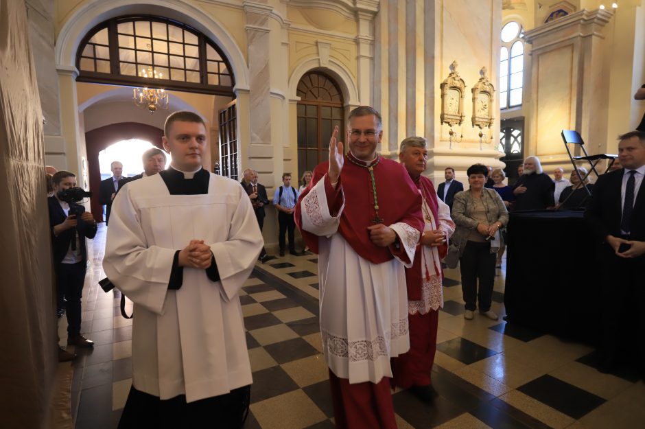 Arkivyskupas K. Kėvalas sutiktas Kauno katedroje: melskitės už mane!