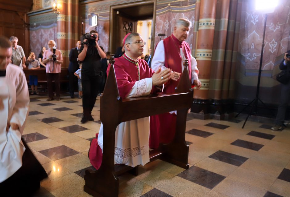 Arkivyskupas K. Kėvalas sutiktas Kauno katedroje: melskitės už mane!