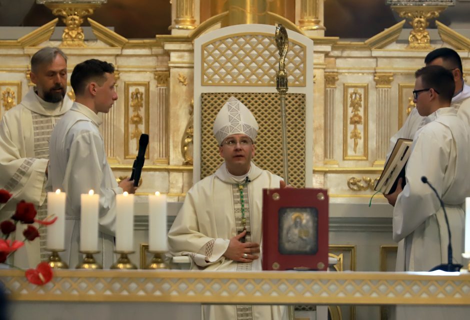 Arkivyskupas K. Kėvalas sutiktas Kauno katedroje: melskitės už mane!