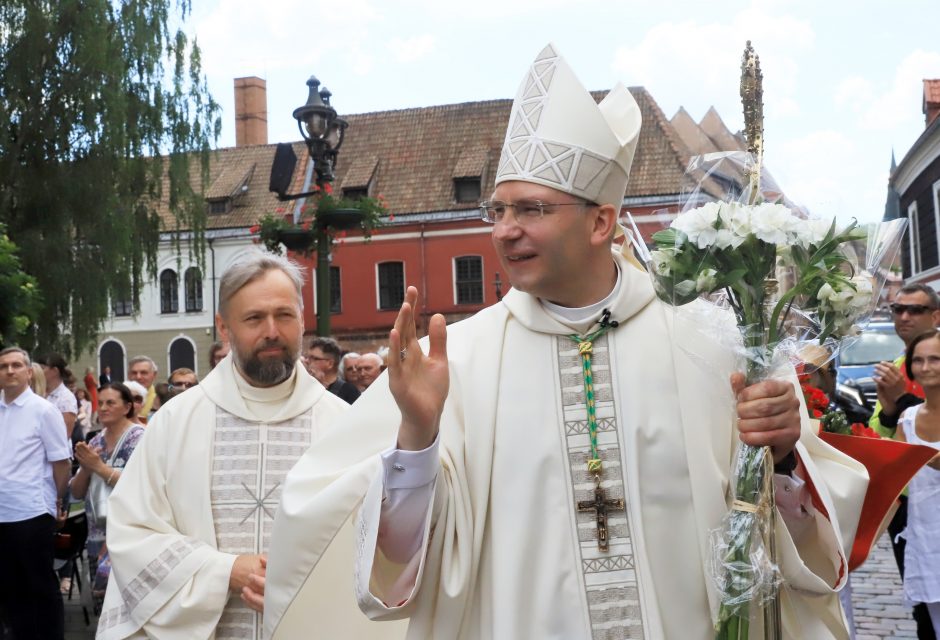 Arkivyskupas K. Kėvalas sutiktas Kauno katedroje: melskitės už mane!