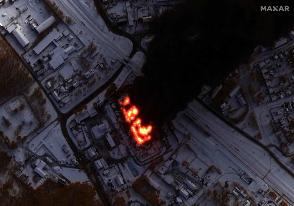 Ukraina dronais atakavo kelias Rusijos naftos perdirbimo gamyklas