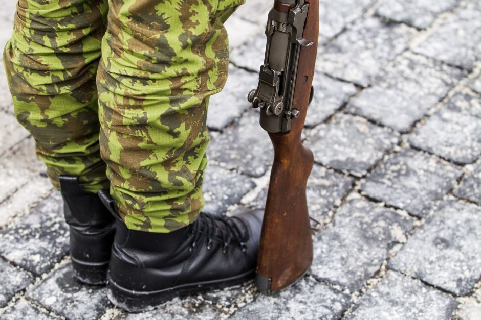Konfliktas Švenčionių rajone: girtas kariuomenės eilinis smurtavo prieš moterį