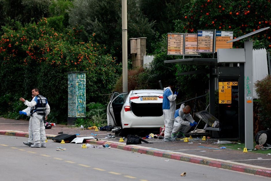 Išpuolis Izraelyje: du palestiniečiai galimai pavogė automobilius ir pervažiavo gyventojus