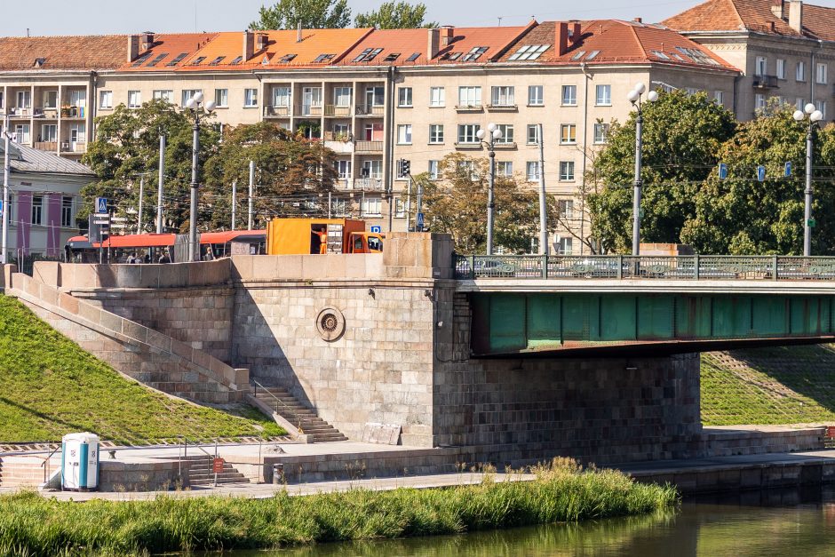 Meras: nuo Žaliojo tilto nukėlus meninę instaliaciją, naujų kol kas neplanuojama