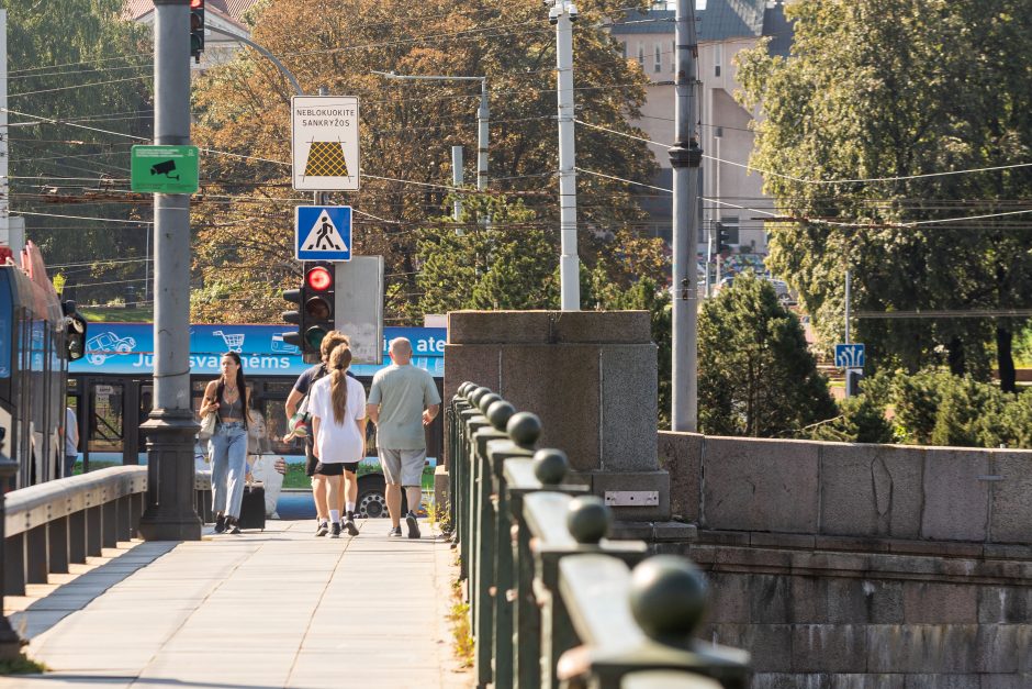 Meras: nuo Žaliojo tilto nukėlus meninę instaliaciją, naujų kol kas neplanuojama