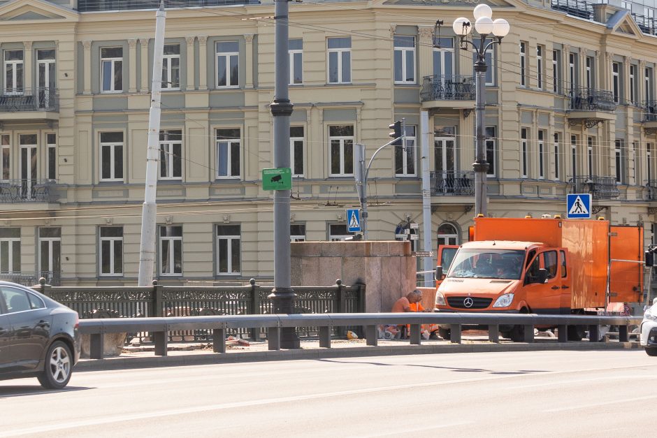 Meras: nuo Žaliojo tilto nukėlus meninę instaliaciją, naujų kol kas neplanuojama