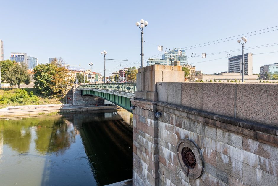 Meras: nuo Žaliojo tilto nukėlus meninę instaliaciją, naujų kol kas neplanuojama