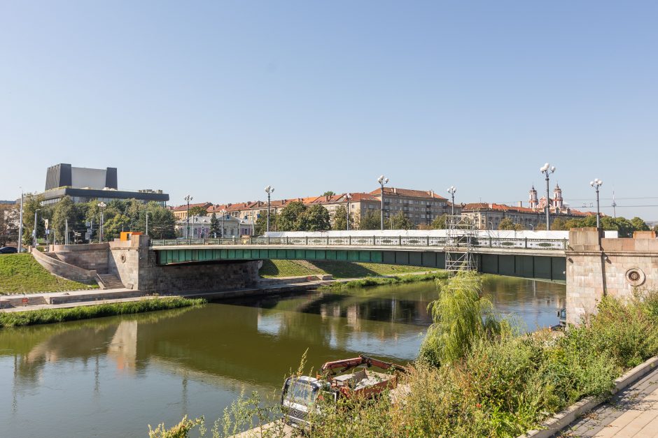 Meras: nuo Žaliojo tilto nukėlus meninę instaliaciją, naujų kol kas neplanuojama