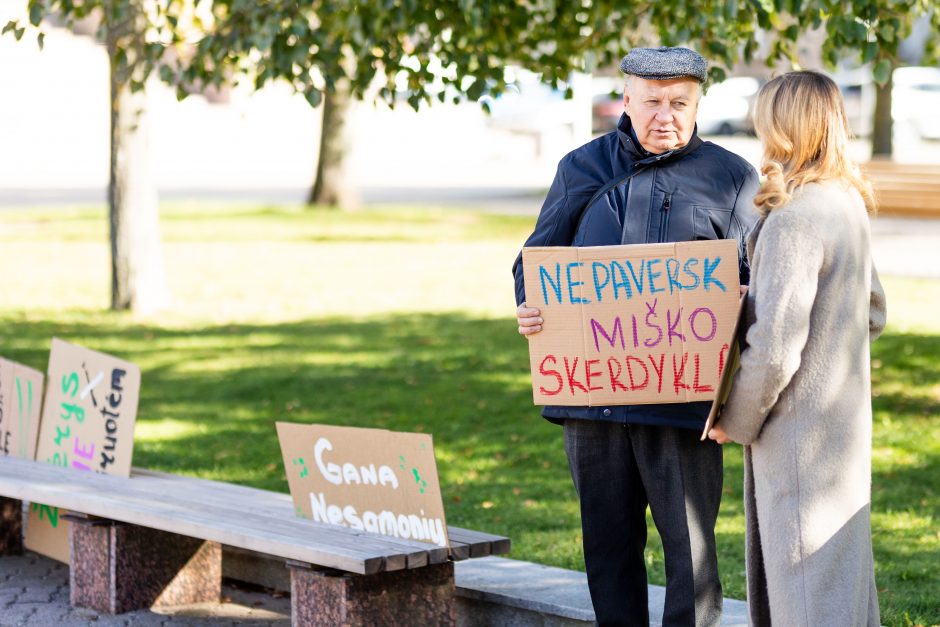 Parlamentarai neįteisino naktinių taikiklių šernams medžioti, bet galutinis priėmimas įstrigo