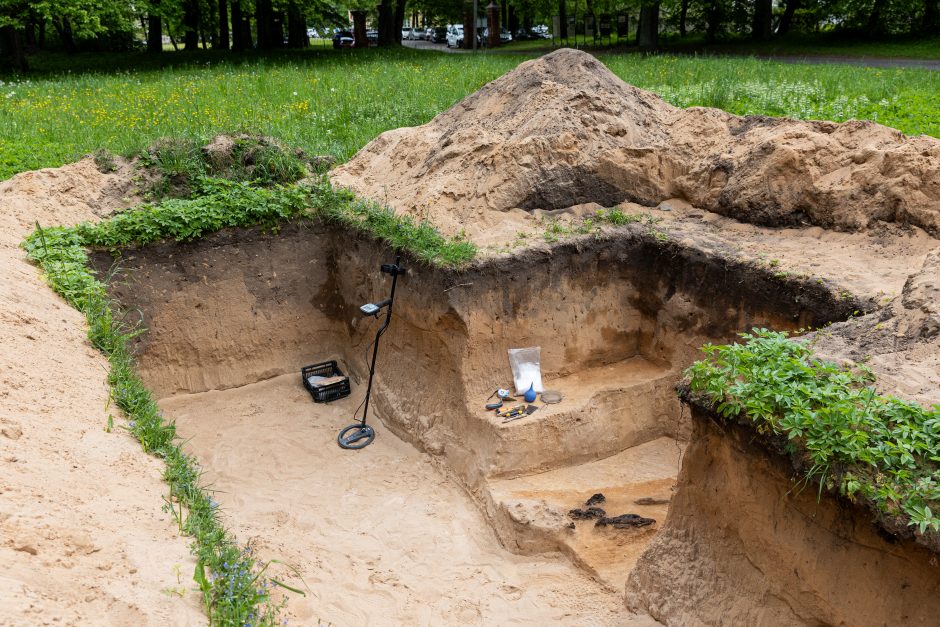 Verkių dvarvietės parke Vilniuje archeologai rado XIII–XIV amžių kapus