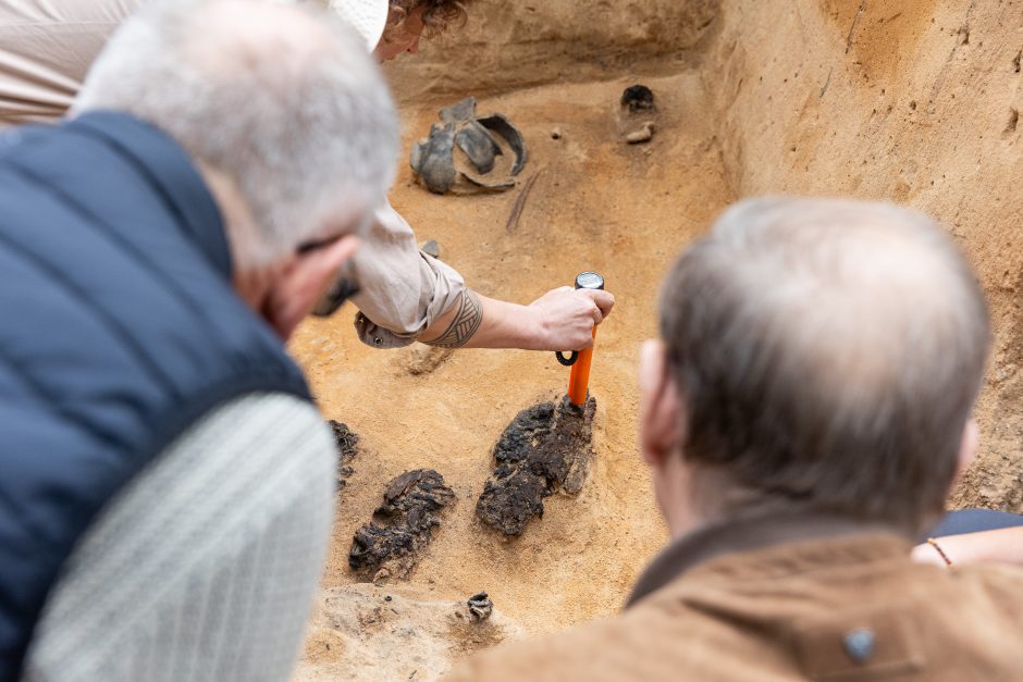 Verkių dvarvietės parke Vilniuje archeologai rado XIII–XIV amžių kapus