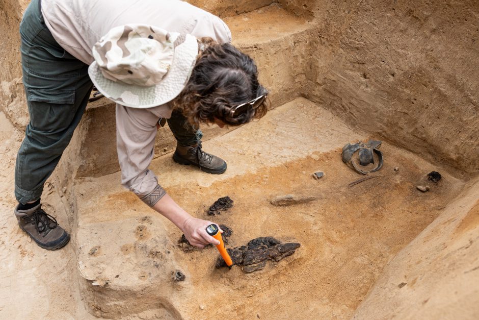 Verkių dvarvietės parke Vilniuje archeologai rado XIII–XIV amžių kapus