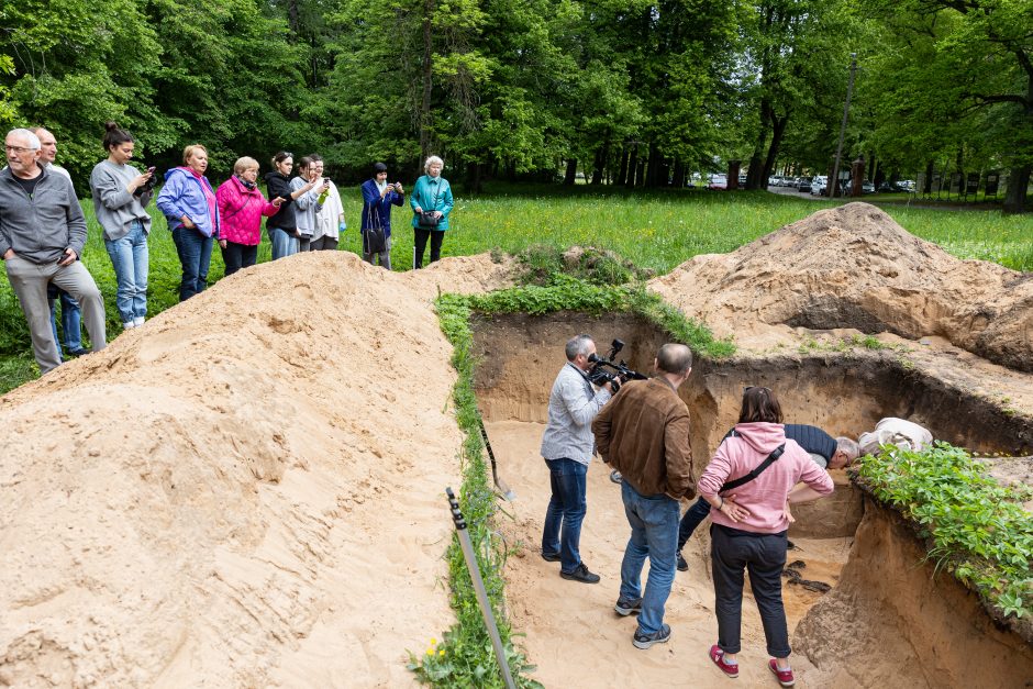 Verkių dvarvietės parke Vilniuje archeologai rado XIII–XIV amžių kapus