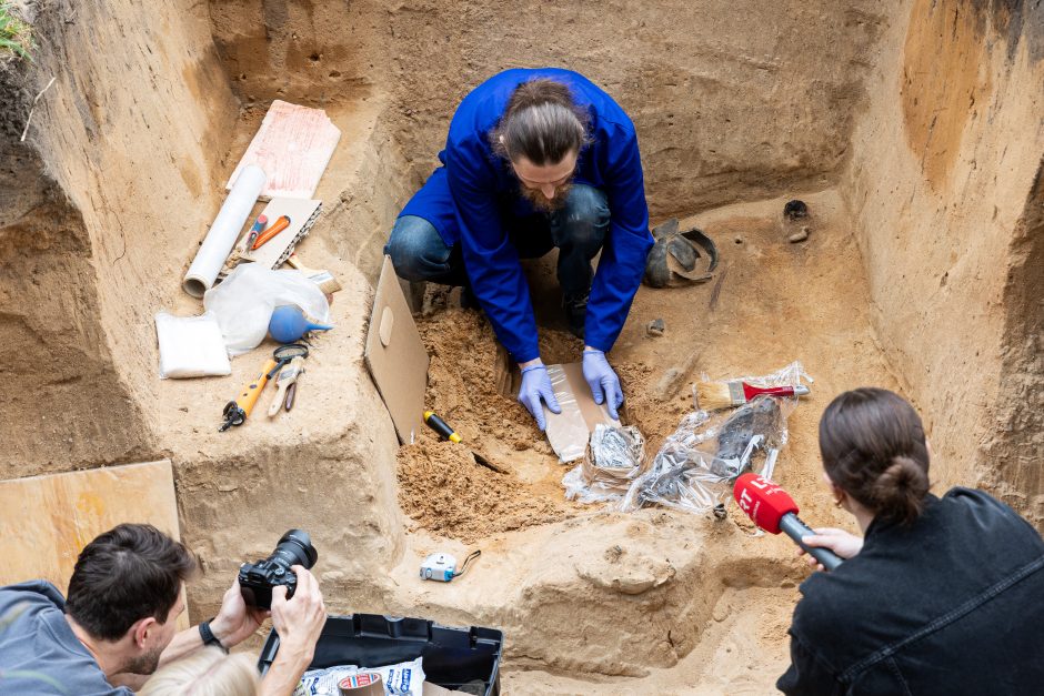 Verkių dvarvietės parke Vilniuje archeologai rado XIII–XIV amžių kapus