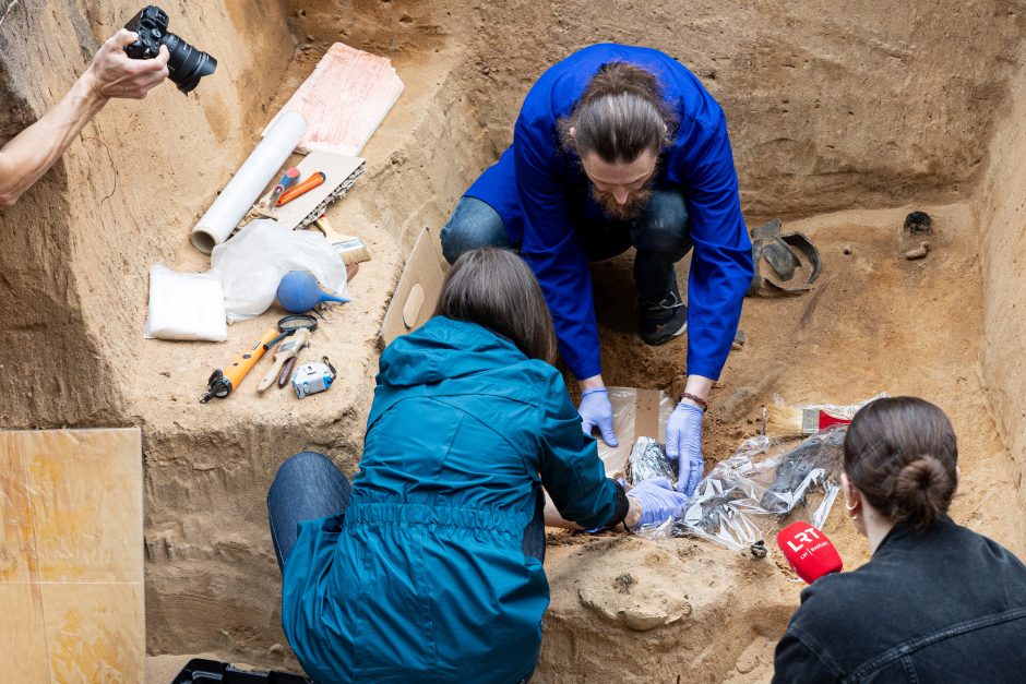 Verkių dvarvietės parke Vilniuje archeologai rado XIII–XIV amžių kapus