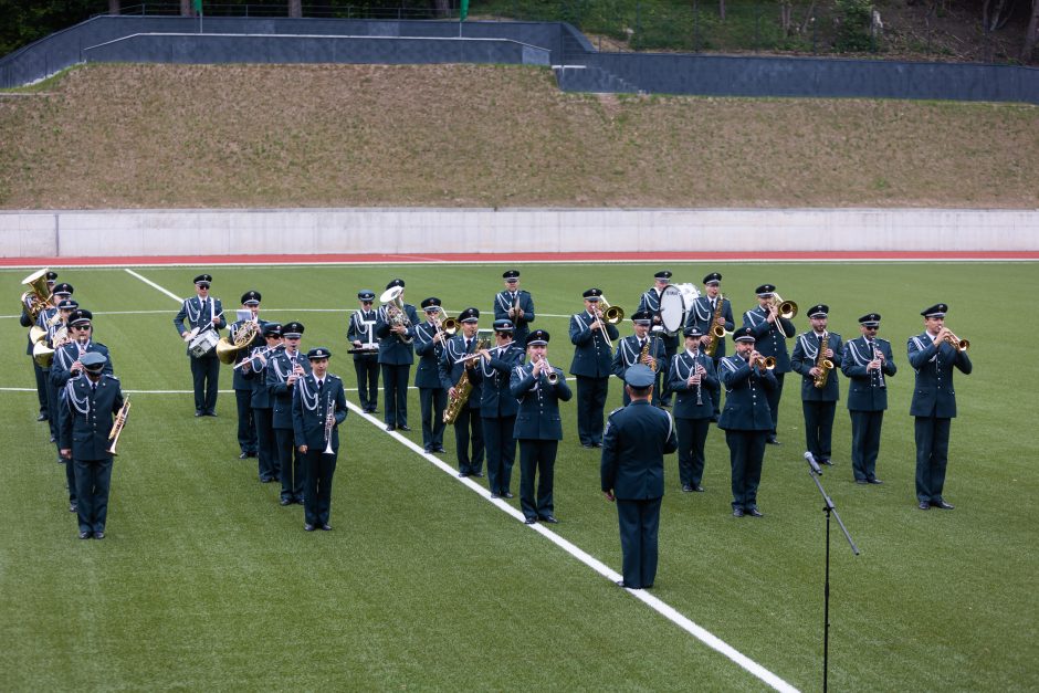 Sostinės Kalnų parke atidarytas Lietuvos policijos atnaujintas stadionas