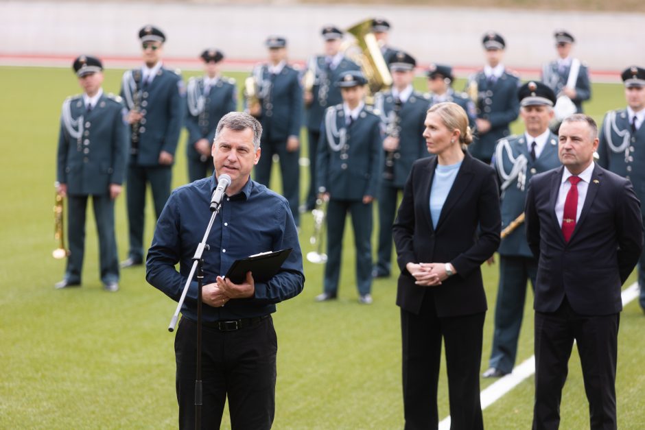 Sostinės Kalnų parke atidarytas Lietuvos policijos atnaujintas stadionas