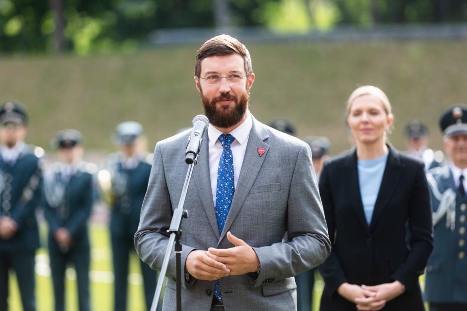 Sostinės Kalnų parke atidarytas Lietuvos policijos atnaujintas stadionas