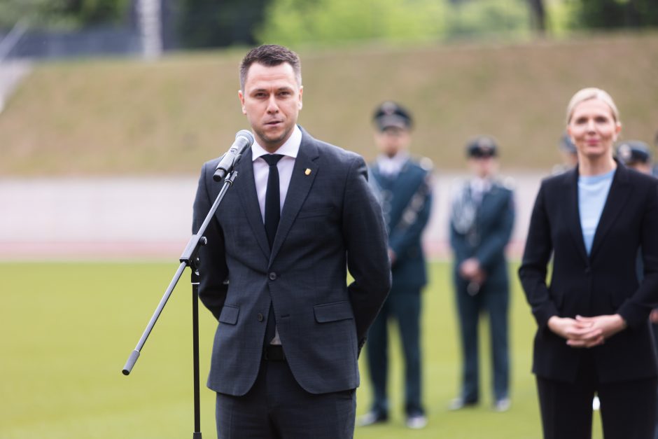 Sostinės Kalnų parke atidarytas Lietuvos policijos atnaujintas stadionas