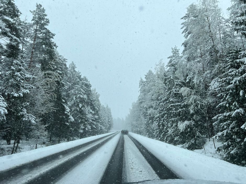 Sinoptikai įspėja: gali susidaryti virš 10 centimetrų storio sniego danga