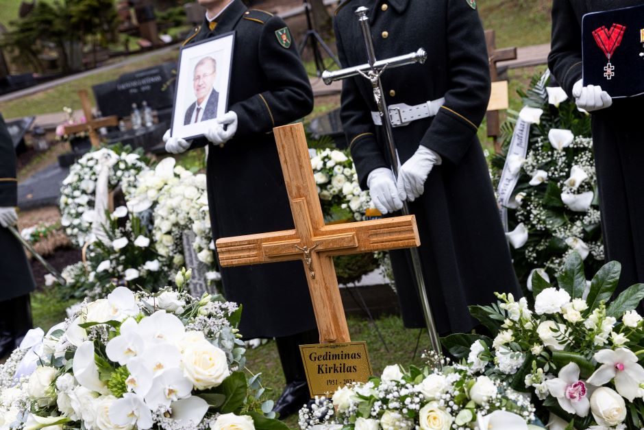 Buvęs premjeras G. Kirkilas amžinojo poilsio atgulė Antakalnio kapinėse