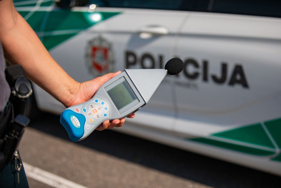 Klaipėdos policija kvietė pasitikrinti transporto priemonių skleidžiamą triukšmą, stiklų skaidrumą