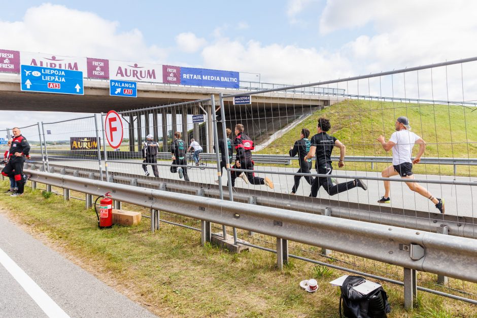 „Aurum 1006 km lenktynės“: mechanikai varžėsi bėgdami