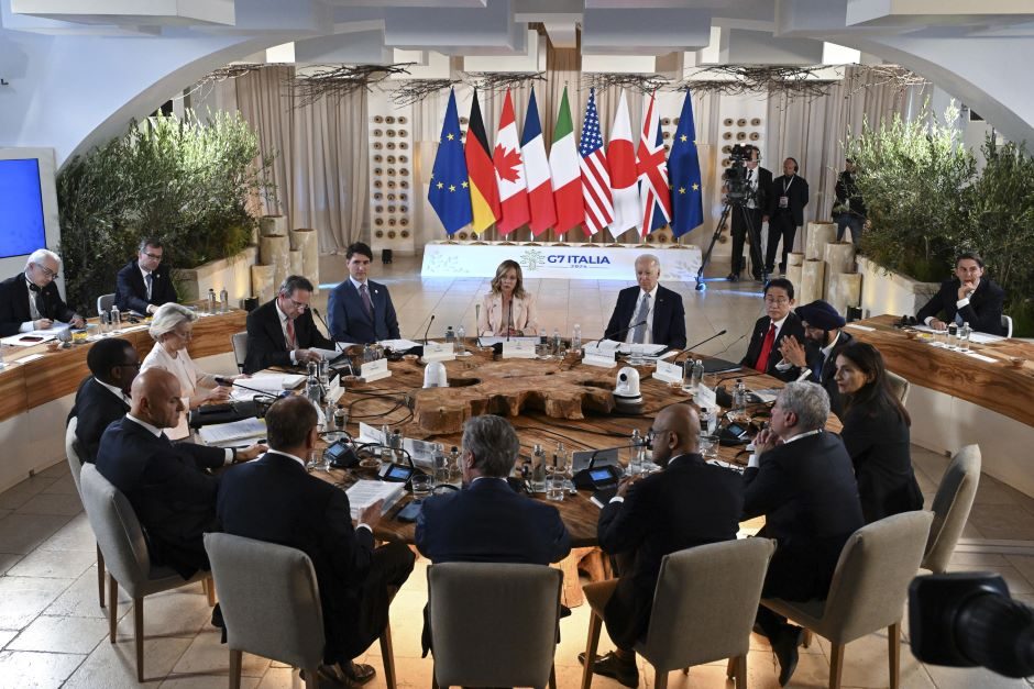 G-7 lyderiai sutarė dėl 50 mlrd. dolerių paskolos Ukrainai (atnaujintas)