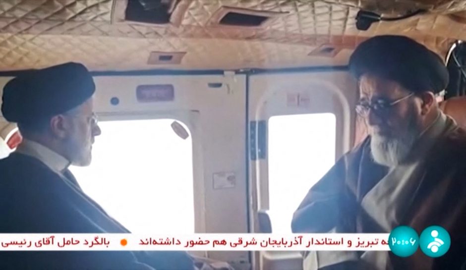 Surastas Irano prezidentą skraidinęs sraigtasparnis: kol kas jokių požymių, kad keleiviai būtų gyvi