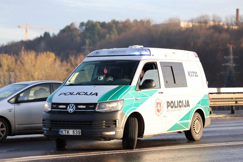 Kauną paralyžiavo avarijos: eismas stovi, kai kurie į darbus eina pėsčiom