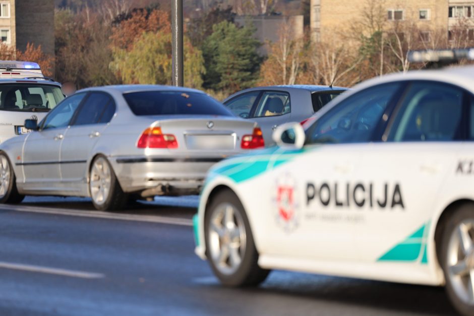 Kauną paralyžiavo avarijos: eismas stovi, kai kurie į darbus eina pėsčiom