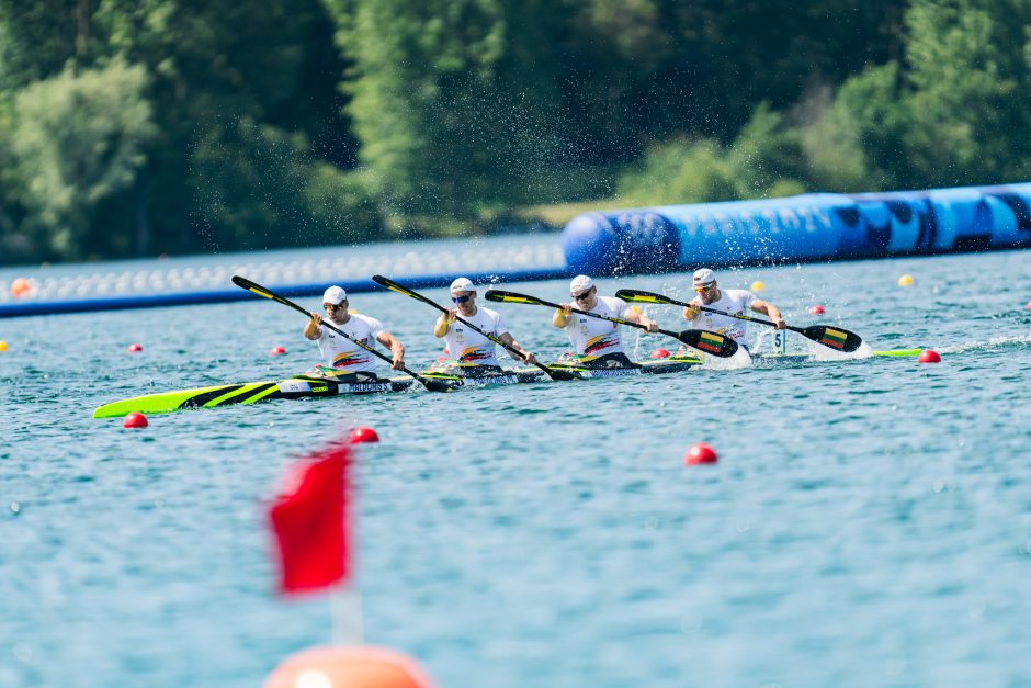 Keturvietės baidarininkai prasibrovė į olimpiados pusfinalį, dvivietės įgulai pritrūko 0,01 sek.