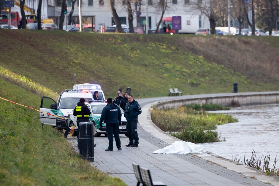 Neryje ugniagesiai rado nuskendusį žmogų: įtariama, kad tai – dingęs paauglys