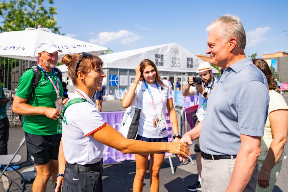 G. Nausėda aplankė Lietuvos komandą olimpiniame kaimelyje