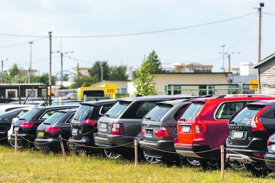 Naudotų lengvųjų automobilių pernai įregistruota 1,3 proc. daugiau