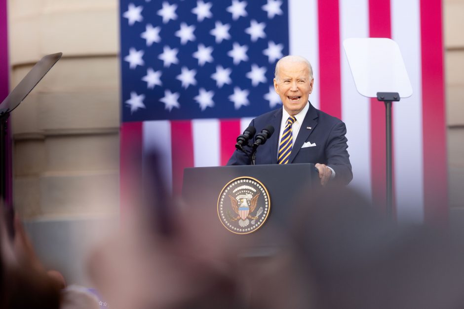 Demokratų mažumos Atstovų Rūmuose lyderis susitiko su J. Bidenu