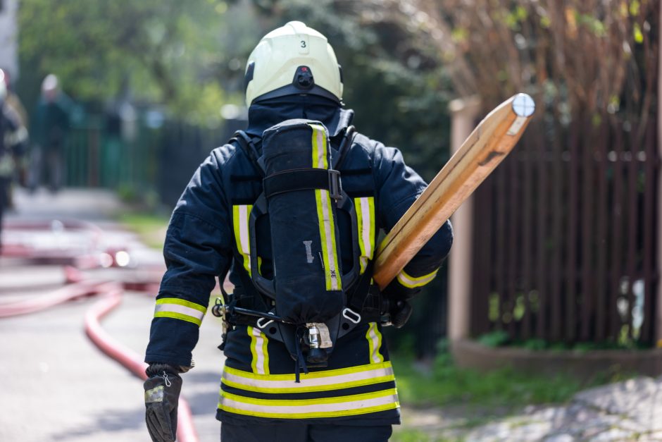 Radviliškyje užsiliepsnojo namas, žmogus evakavosi iš pastato