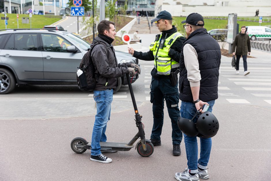 Policija su paspirtukų nuomotojais Vilniuje rengia reidą