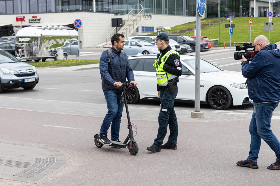 Policija su paspirtukų nuomotojais Vilniuje rengia reidą