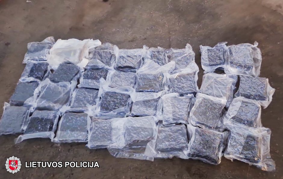 Sostinės kriminalistai sulaikė narkotikų siuntą – vertė siekia 300 tūkst. eurų