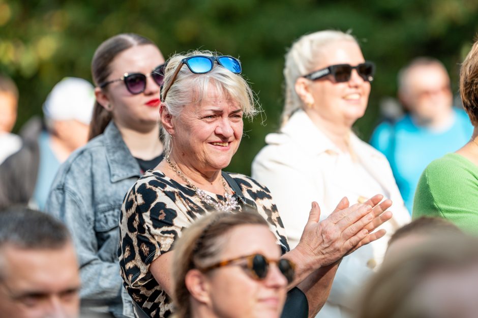 Suskambusiame Kadagių slėnyje klausytojų neišgąsdino nei griaustinis, nei liūtis