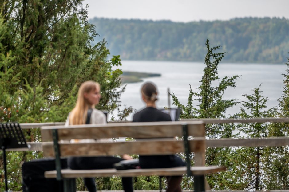 Suskambusiame Kadagių slėnyje klausytojų neišgąsdino nei griaustinis, nei liūtis