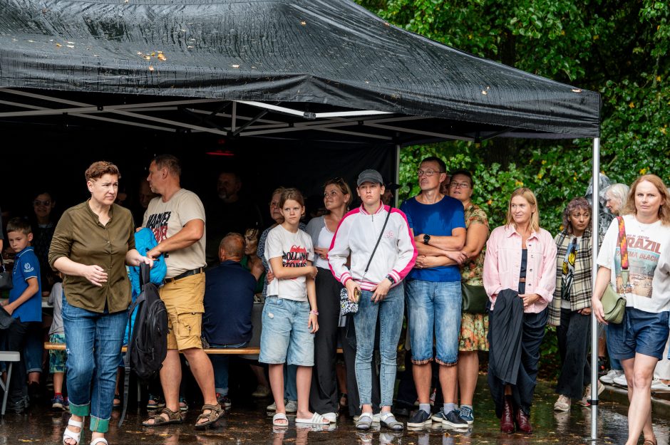 Suskambusiame Kadagių slėnyje klausytojų neišgąsdino nei griaustinis, nei liūtis