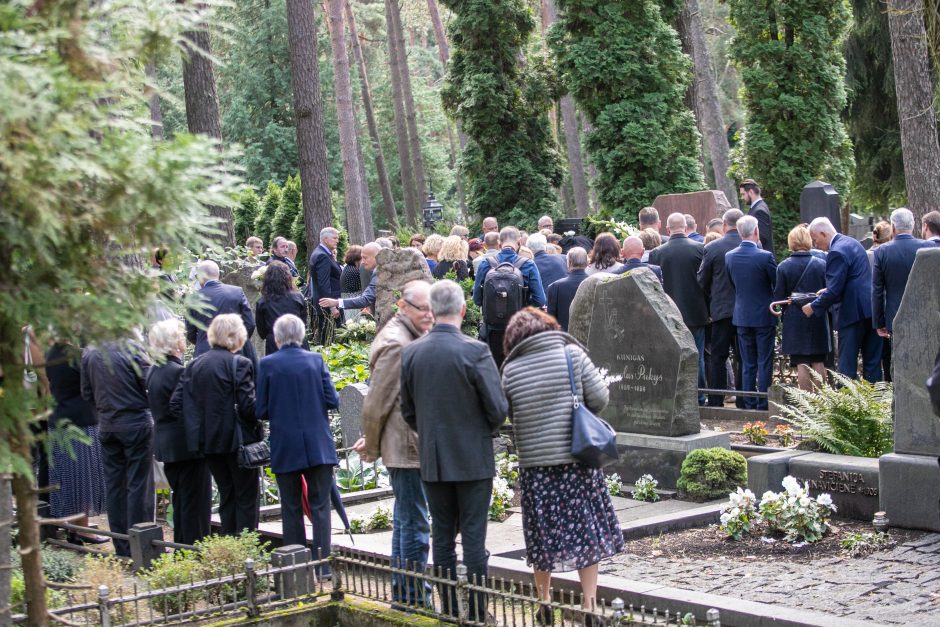 J. Brėdikis amžinojo poilsio atgulė Petrašiūnų kapinėse